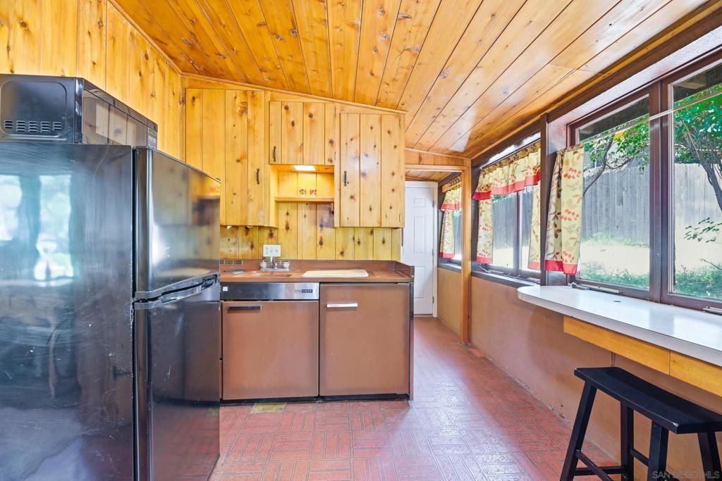 Image 9 of property listing at 2727 Lakeview Dr, Julian, CA 92036
