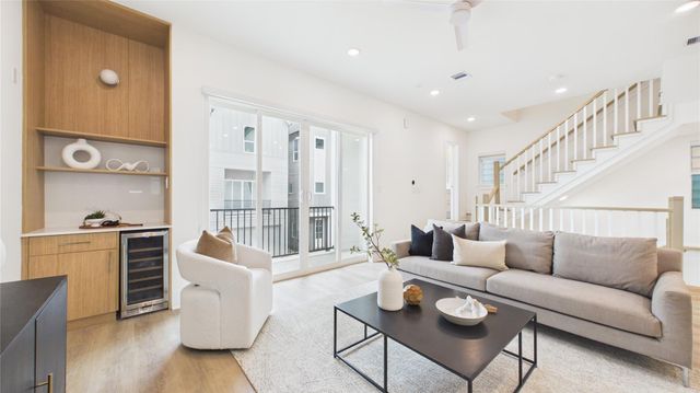 606 Skyland Terrace Way, Houston, TX 77009
