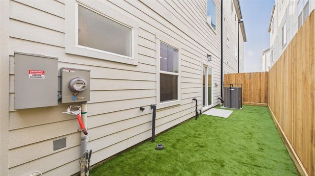 606 Skyland Terrace Way, Houston, TX 77009