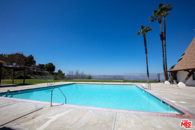 163 Apache, Topanga (los Angeles), CA 90290
