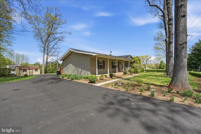1988 CHESTNUT HILL RD, Mohnton, PA 19540