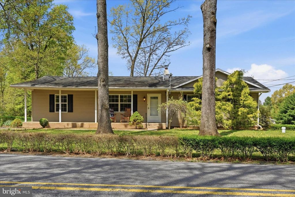 1988 CHESTNUT HILL RD, Mohnton, PA 19540