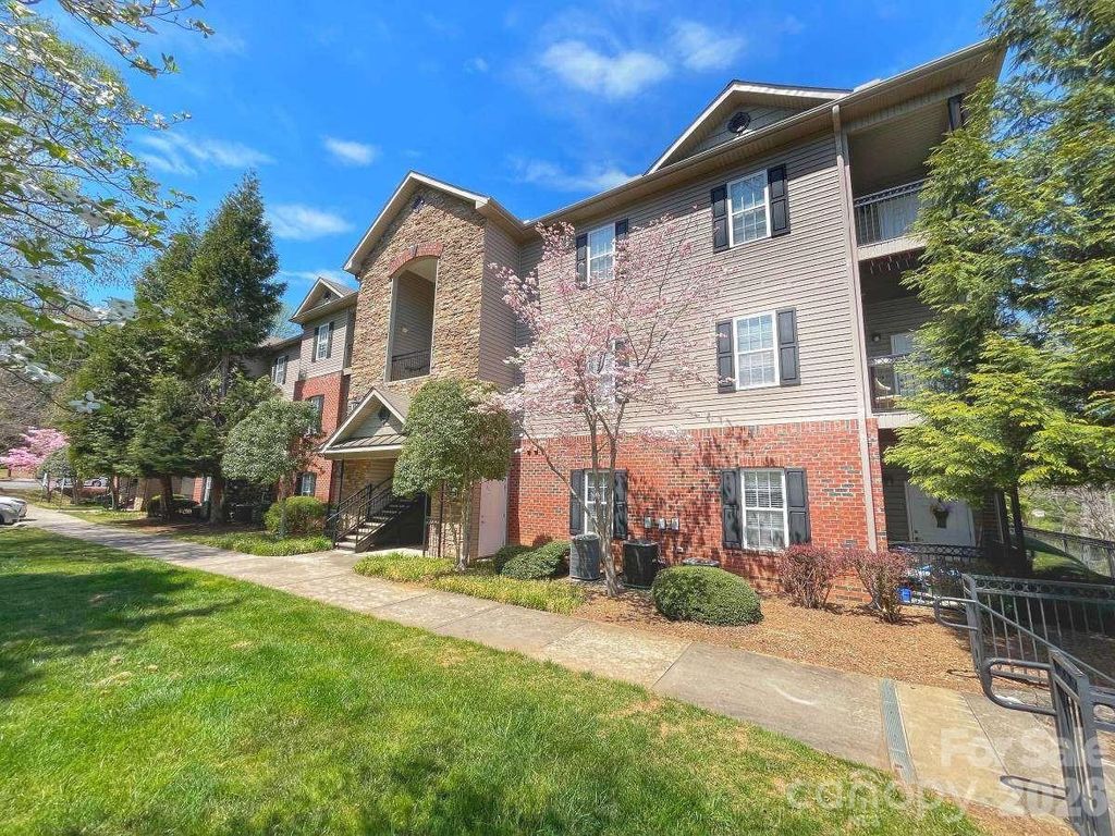 415 Appeldoorn Circle, Asheville, NC 28803