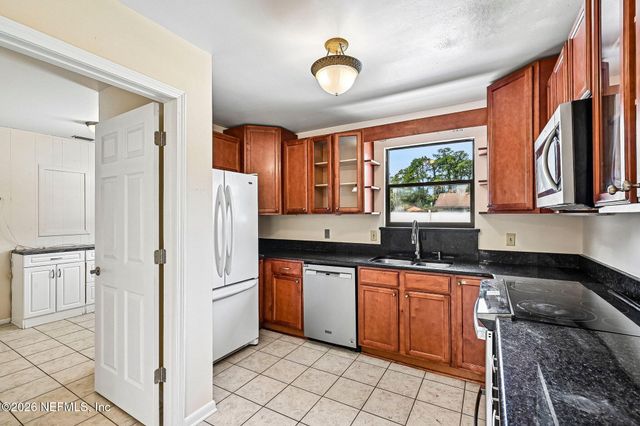 10720 KNOTTINGBY Drive, Jacksonville, FL 32257