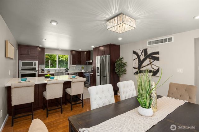 16711 NE 6th Place, Bellevue, WA 98008