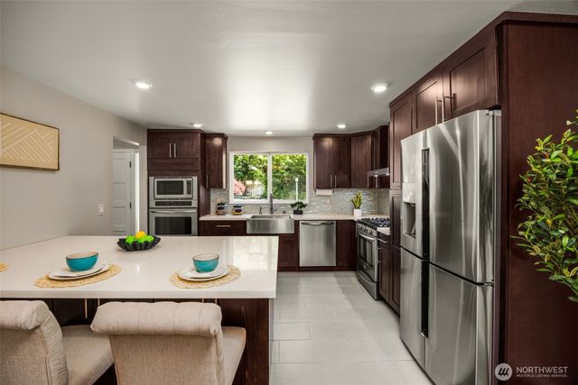 16711 NE 6th Place, Bellevue, WA 98008