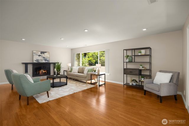 16711 NE 6th Place, Bellevue, WA 98008
