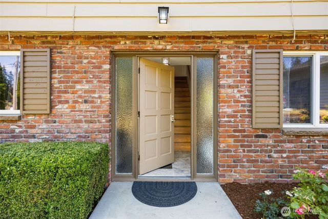 16711 NE 6th Place, Bellevue, WA 98008