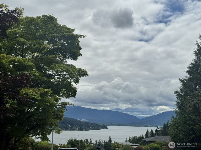 16711 NE 6th Place, Bellevue, WA 98008