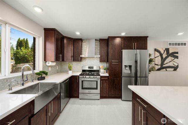 16711 NE 6th Place, Bellevue, WA 98008