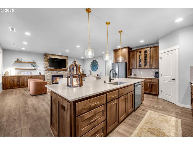 825 S GOOSE Loop, Ridgefield, WA 98642