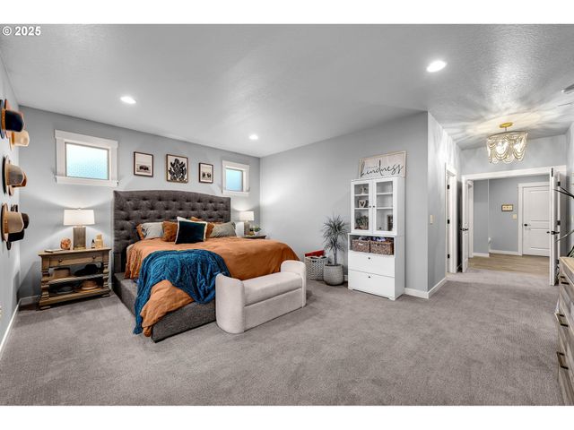 825 S GOOSE Loop, Ridgefield, WA 98642