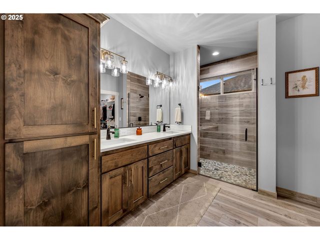 825 S GOOSE Loop, Ridgefield, WA 98642