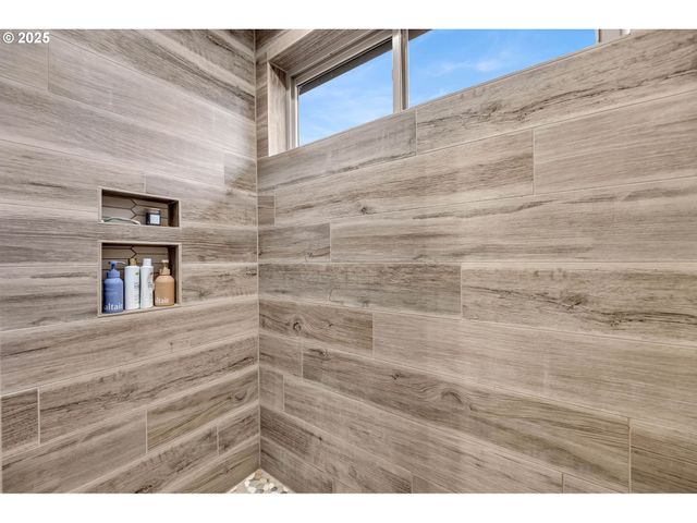 825 S GOOSE Loop, Ridgefield, WA 98642