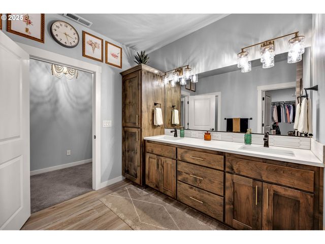 825 S GOOSE Loop, Ridgefield, WA 98642