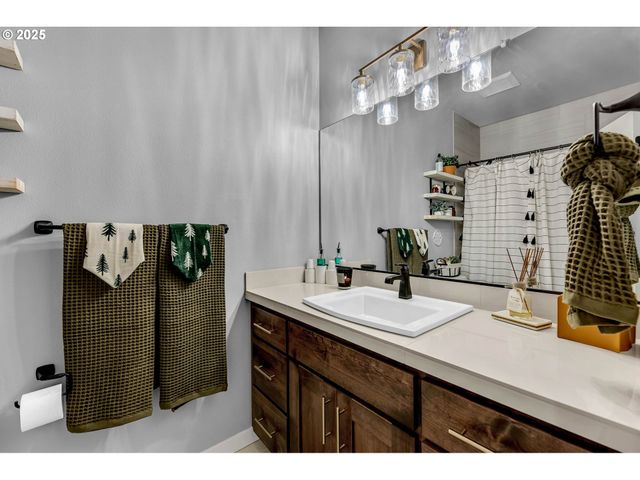 825 S GOOSE Loop, Ridgefield, WA 98642