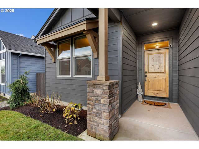 825 S GOOSE Loop, Ridgefield, WA 98642