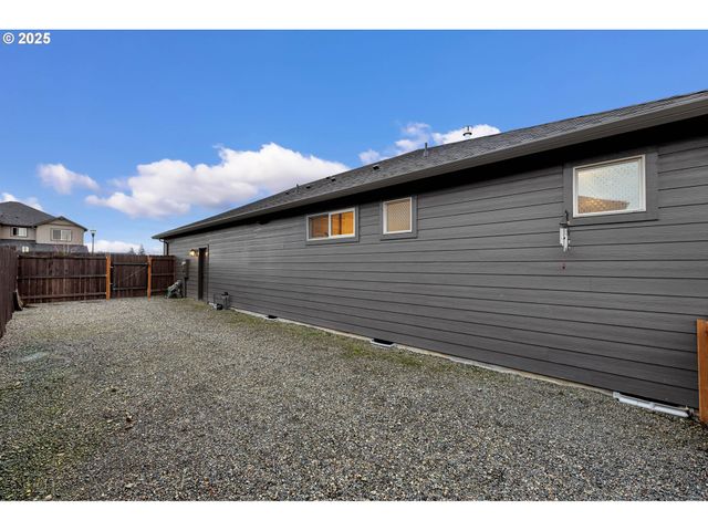825 S GOOSE Loop, Ridgefield, WA 98642