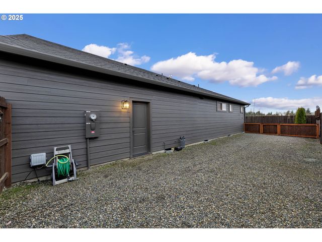 825 S GOOSE Loop, Ridgefield, WA 98642