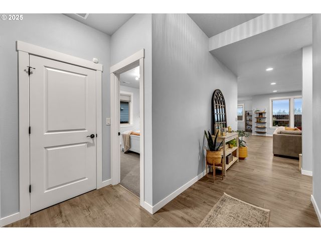 825 S GOOSE Loop, Ridgefield, WA 98642