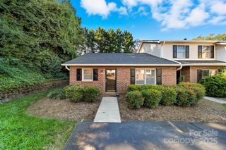 717 21st Avenue NE, Hickory, NC 28601