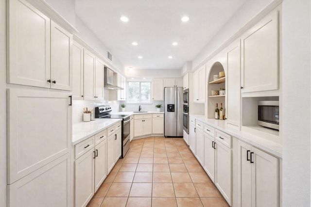 2253 River Valley Drive, West Columbia, TX 77486