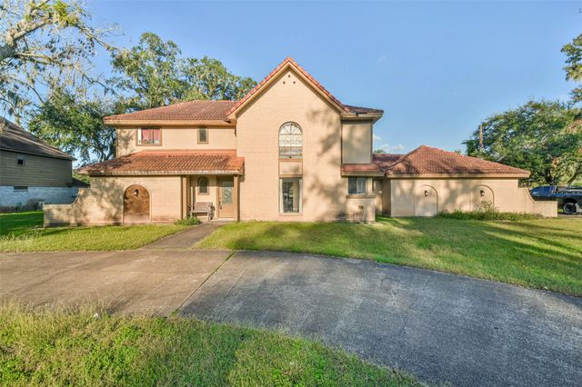 2253 River Valley Drive, West Columbia, TX 77486