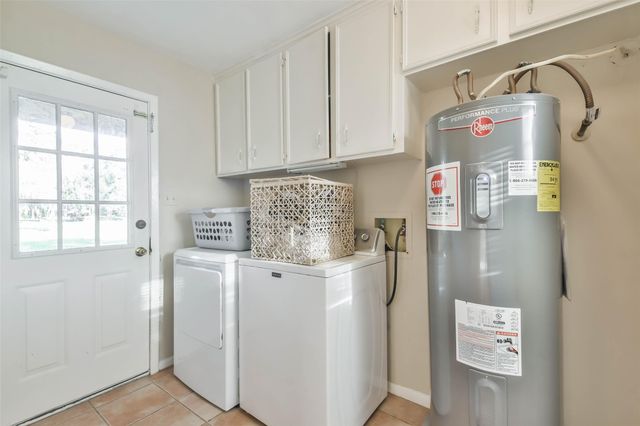 2253 River Valley Drive, West Columbia, TX 77486