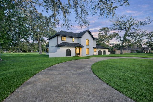 2253 River Valley Drive, West Columbia, TX 77486