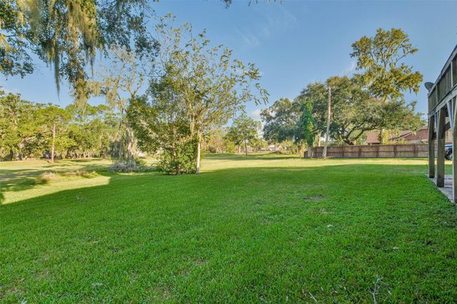 2253 River Valley Drive, West Columbia, TX 77486