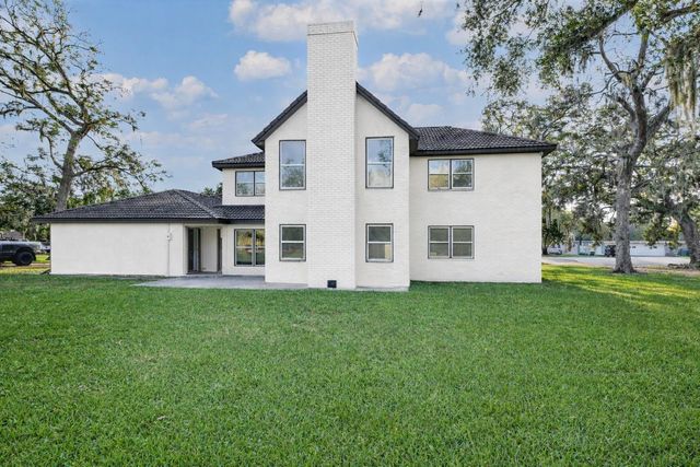 2253 River Valley Drive, West Columbia, TX 77486