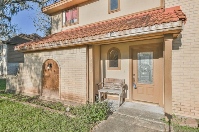 2253 River Valley Drive, West Columbia, TX 77486