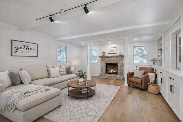 2253 River Valley Drive, West Columbia, TX 77486