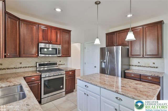 2784 Clark Place, Forks Twp, PA 18040