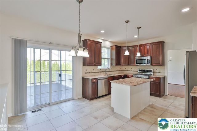 2784 Clark Place, Forks Twp, PA 18040