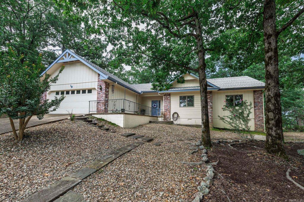 1 B Medina Way, Hot Springs Village, AR 71909