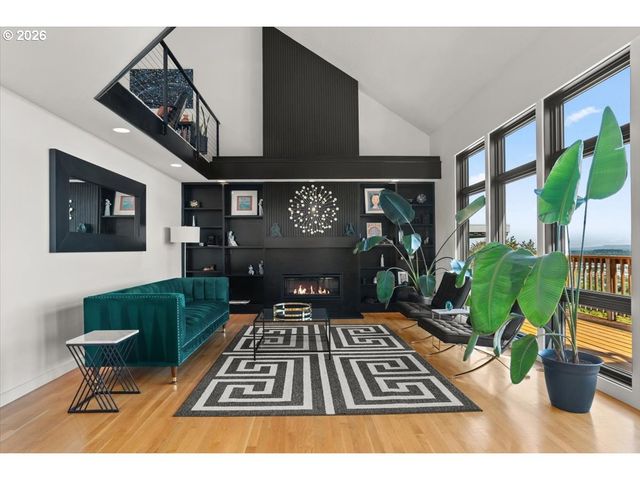 526 Nw MARLBOROUGH Ave, Portland, OR 97210