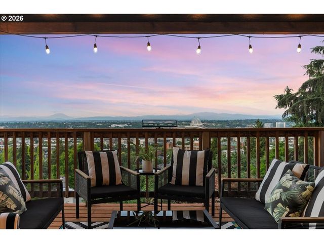 526 Nw MARLBOROUGH Ave, Portland, OR 97210