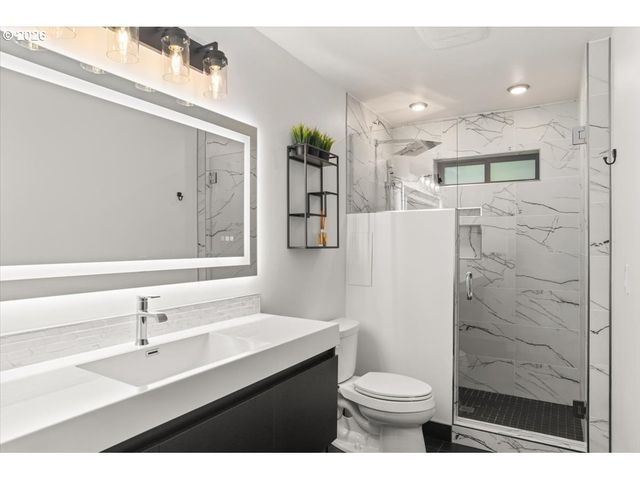 526 Nw MARLBOROUGH Ave, Portland, OR 97210