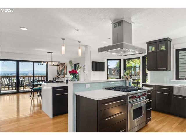 526 Nw MARLBOROUGH Ave, Portland, OR 97210