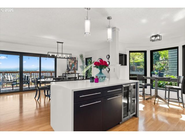 526 Nw MARLBOROUGH Ave, Portland, OR 97210