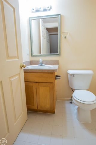 25523 Knoll Drive, Roseville, MI 48066