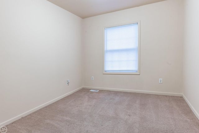 25523 Knoll Drive, Roseville, MI 48066