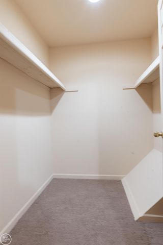 25523 Knoll Drive, Roseville, MI 48066