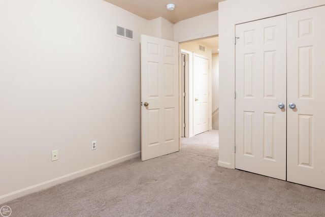 25523 Knoll Drive, Roseville, MI 48066