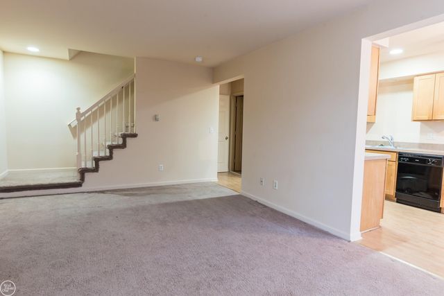 25523 Knoll Drive, Roseville, MI 48066