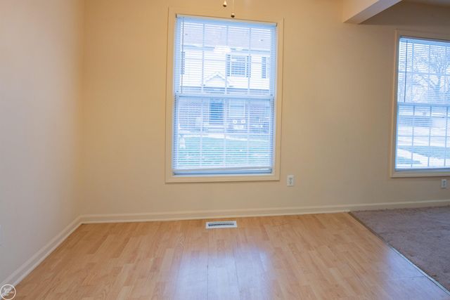 25523 Knoll Drive, Roseville, MI 48066