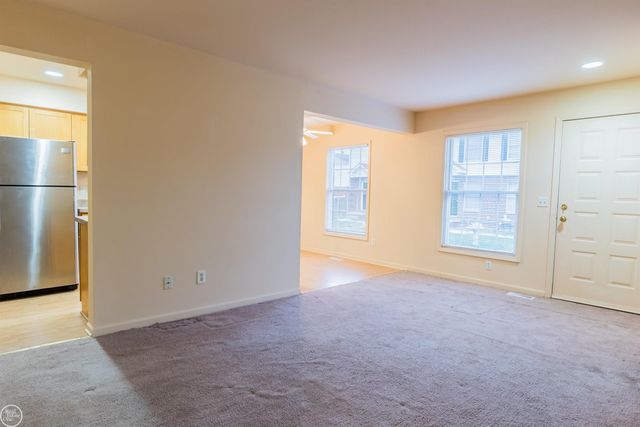 25523 Knoll Drive, Roseville, MI 48066