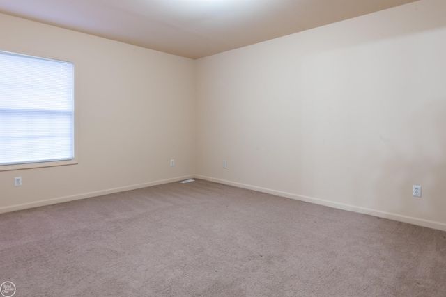 25523 Knoll Drive, Roseville, MI 48066