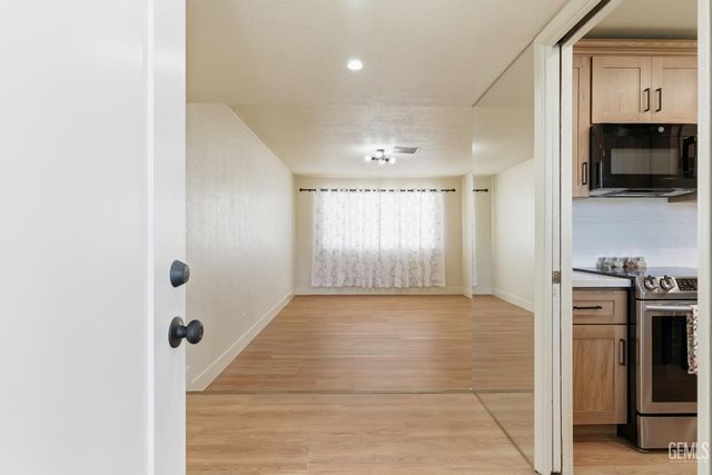 6101 Olive Drive, Bakersfield, CA 93308